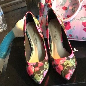 Size 8, Christian Siriano, pair of floral print heels